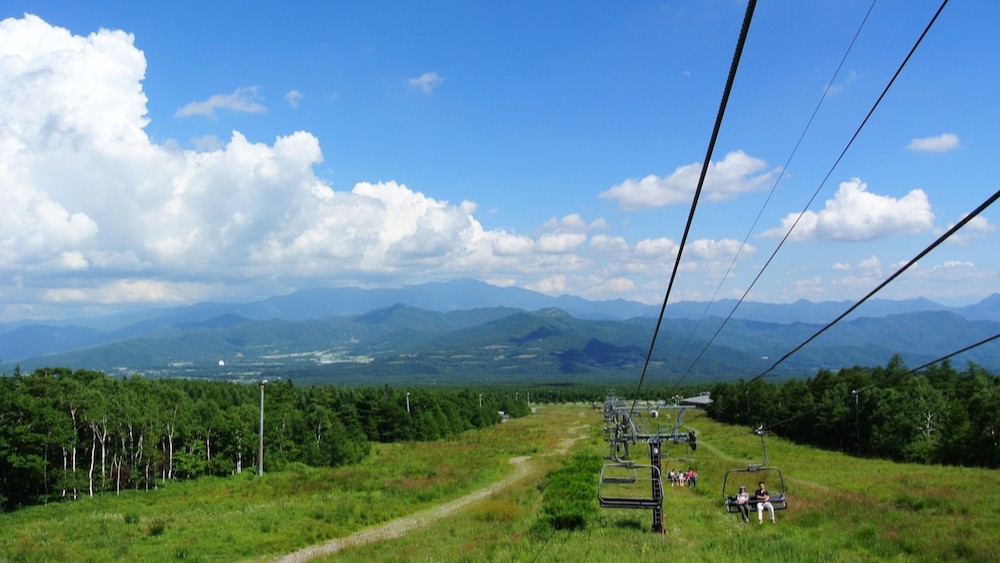 富士山・南アルプスを眺める八ヶ岳南東麓に広がる高原